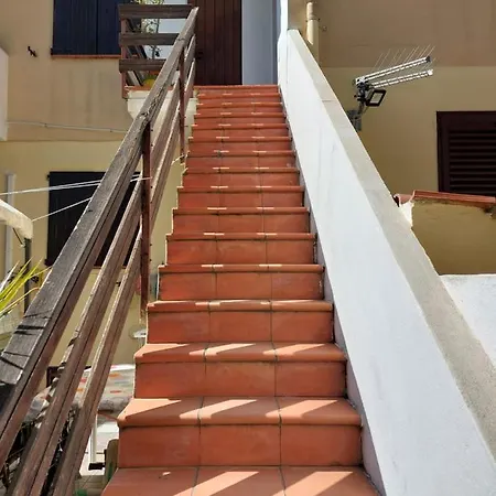 Casa Lizzie, 8 Minutes Walking From The Appartamento *