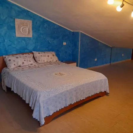 Casa Lizzie, 8 Minutes Walking From The Apartment Capitana